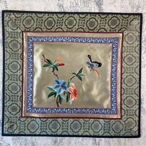 Vintage Chinese silk embroidered pieces or silk napkins (5 pieces)